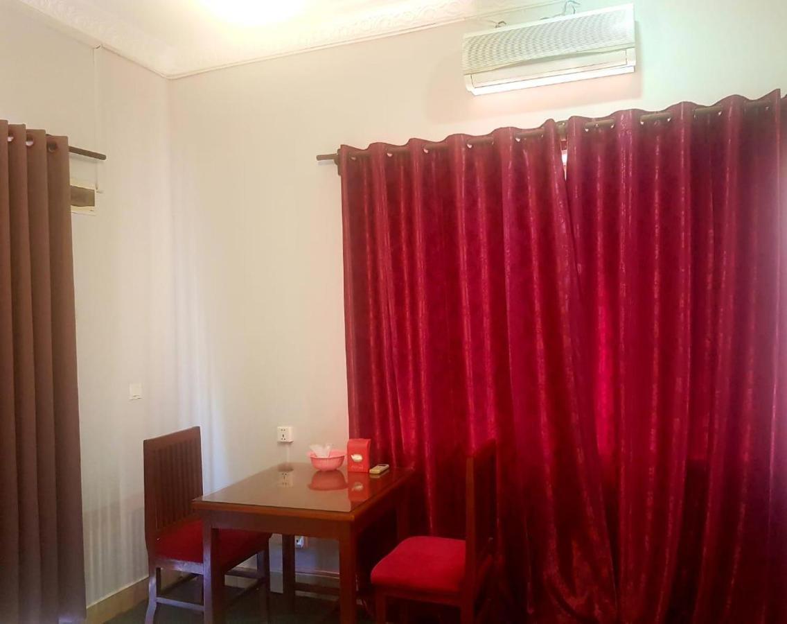 Violet Villa and Restro Siem Reap Exteriör bild