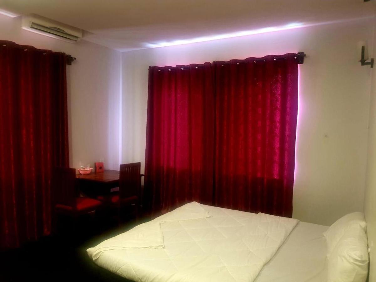 Violet Villa and Restro Siem Reap Exteriör bild